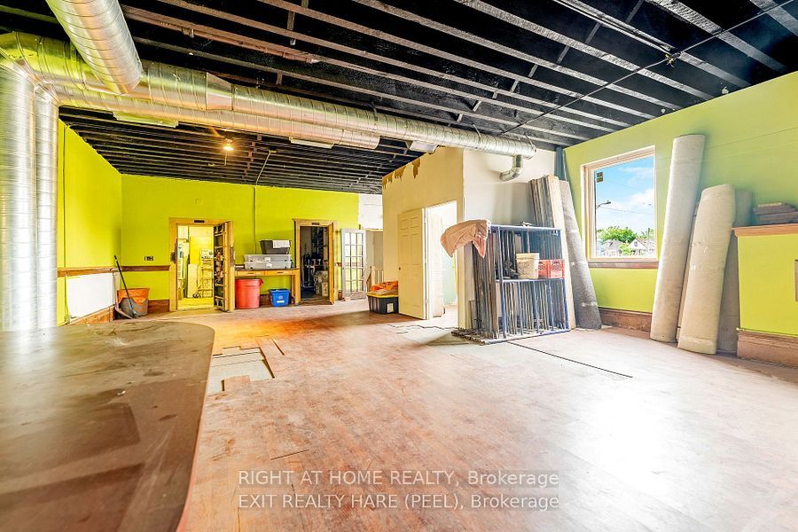 262 N Ottawa St Main