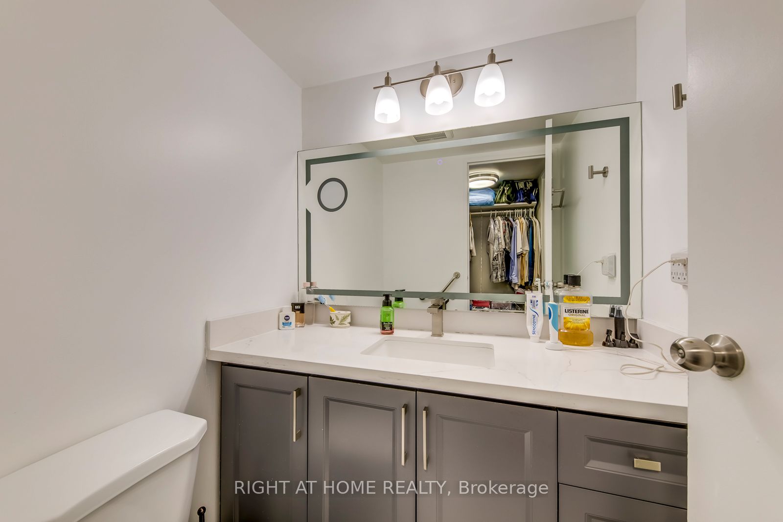 3700 Kaneff Cres 1412