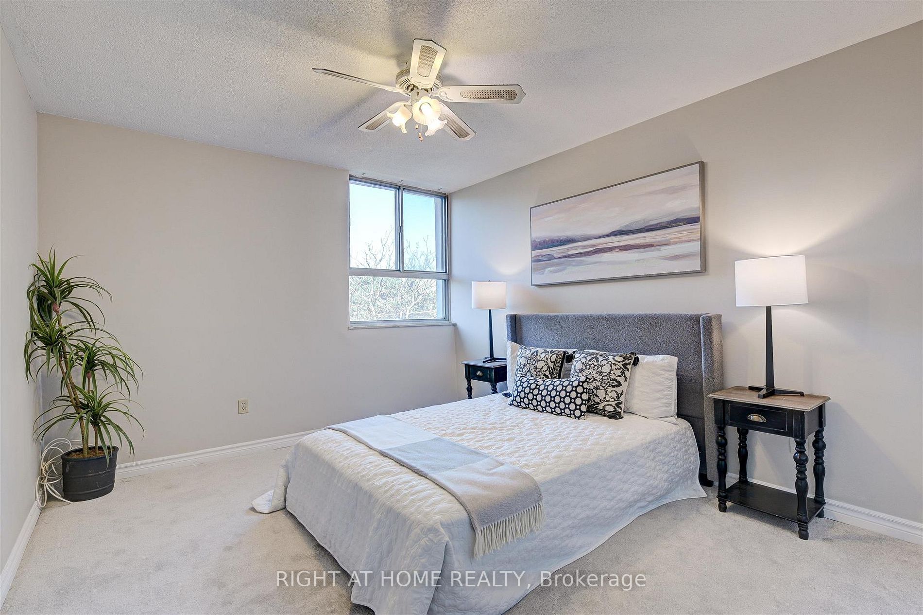 2 Crescent Town Rd 406