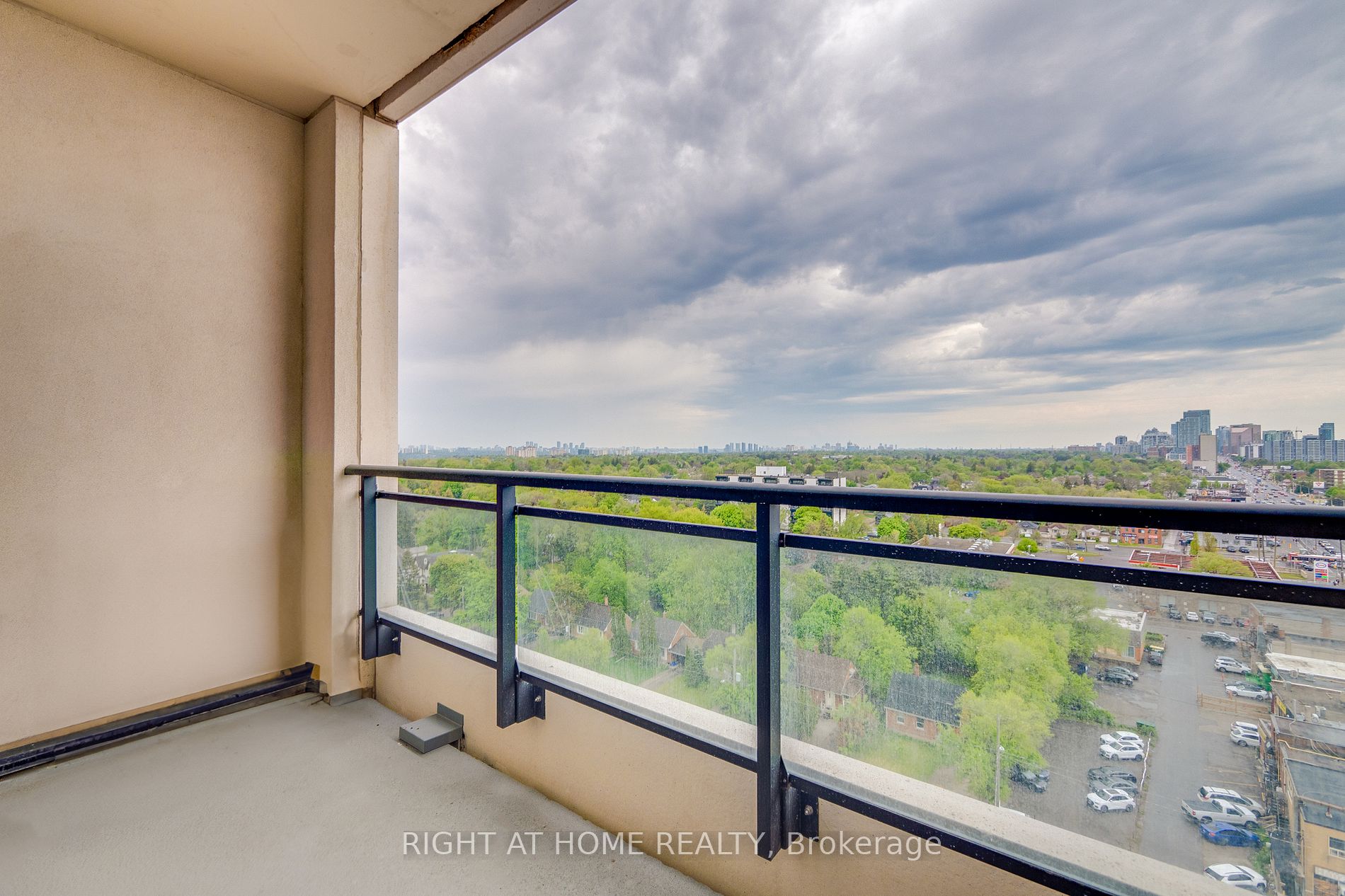1 Grandview Ave 1209