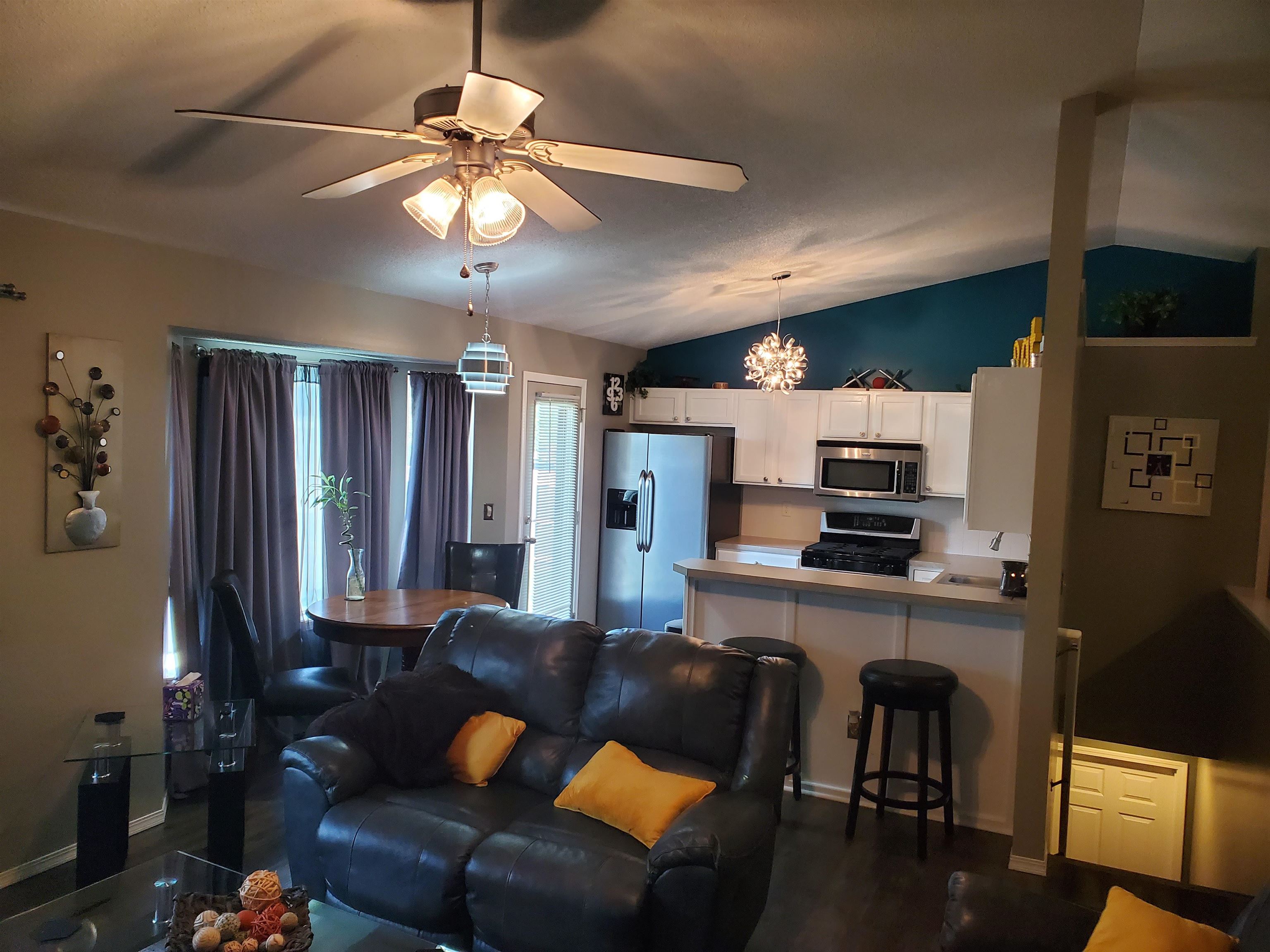 1435 E Berlin