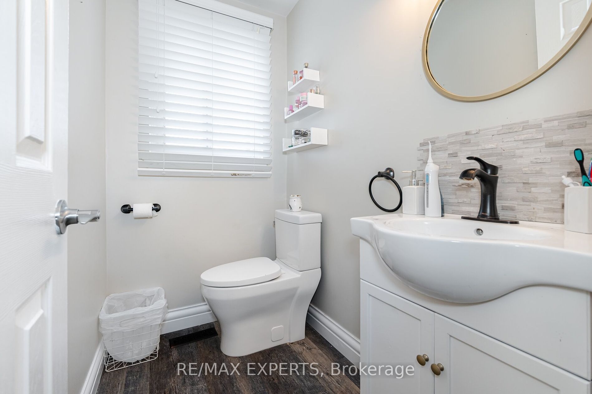 92 Ambleside Dr