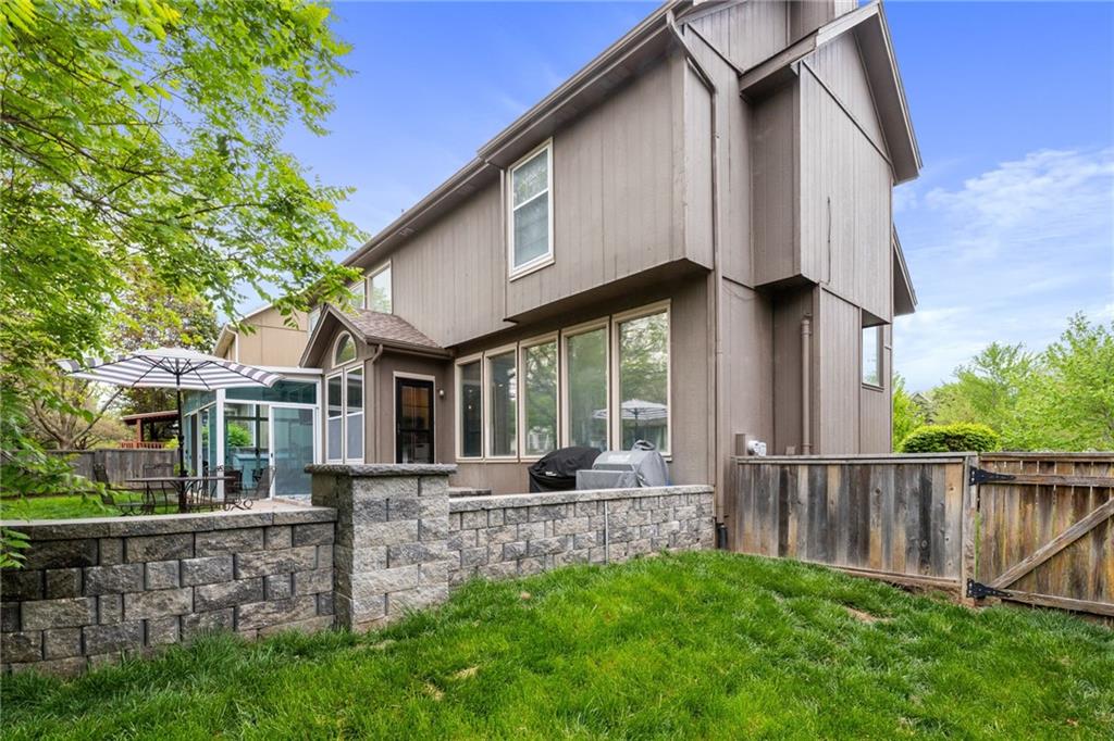 9407 W 124th Terrace