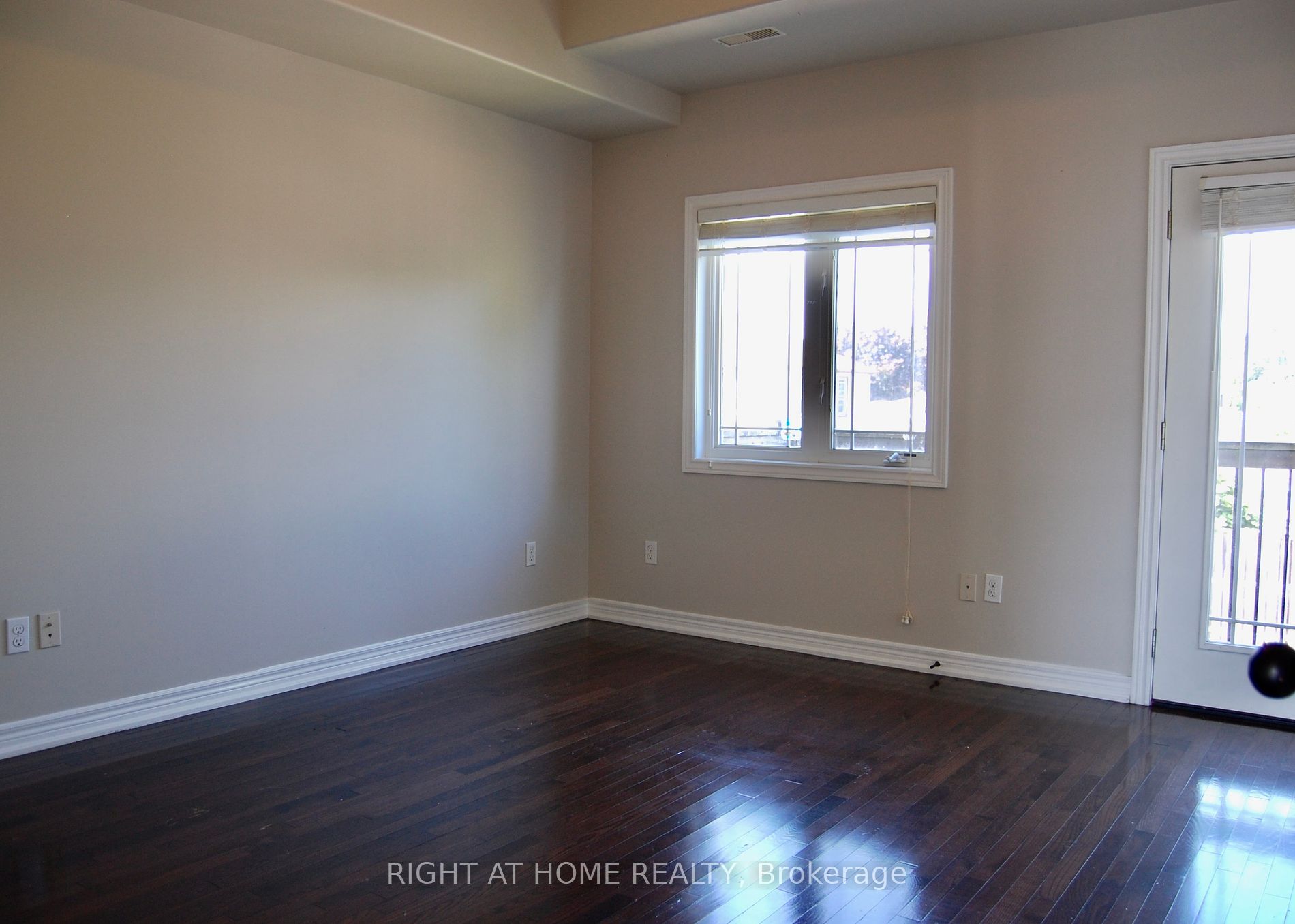 6045 Dunn St 205