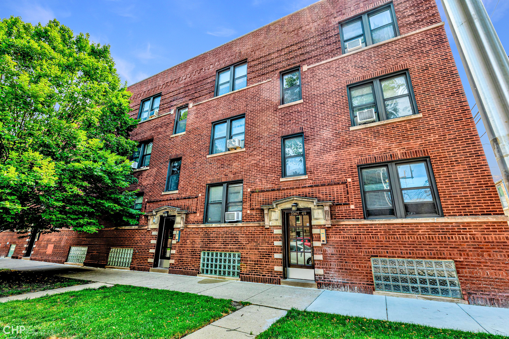 Welcome home to tree-lined Ravenswood/Lincoln Square, and this perfect 1 bedroom, corner condo near Winnemac Park! This home is warm & inviting, blending the best of modern updates & vintage charm, with hardwood floors through-out and an intelligent layout that maximizes storage and space. Updated, bright kitchen with window, maple cabinets, granite counters & stainless steel appliances, including all-in-one, in-unit washer/dryer. The kitchen features breakfast bar, and dining area - perfect for entertaining. Bath with timeless honeycomb tile, bedroom with large walk-in closet and crown molding throughout. This home gets tons of light, and the living room is large enough to fit large couch/sofa plus a space for home office if you need. There's also an adorable private courtyard for gatherings and outdoor fun. Private storage and extra common laundry complete this home. A+ location convenient to Metra and CTA Brown Line, plus dining, shops & nightlife along Damen Avenue, and close to Andersonville's Clark Street. All in an intimate, pet friendly, professionally managed building. Assessments include heat and wifi. Taxes without homeowners exemption. FHA Approved! Come home!