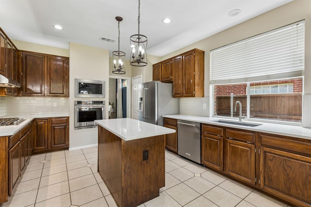 1105 Easton Lane