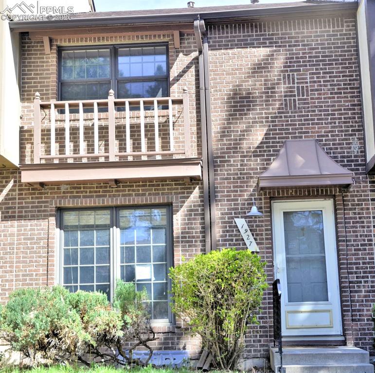 Come and see this wonderful three bedroom, two and one half-bath townhouse. The living room and kitchen have updated with newer veneer flooring, and  new cabinets and granite counter- tops in the kitchen. The kitchen has a walk-out to an enclosed private patio that leads to the carport. The main bedroom with adjoining bath and a smaller bedroom are on the upper floor and there is a big family room, three-quarter bath and bonus room in the basement. Amenities include a clubhouse with a spa and sauna, a small playground and a summertime outdoor swimming pool. Close to Palmer Park with its ball fields and hiking trails and to the Rock Island Line hike and bike trail.