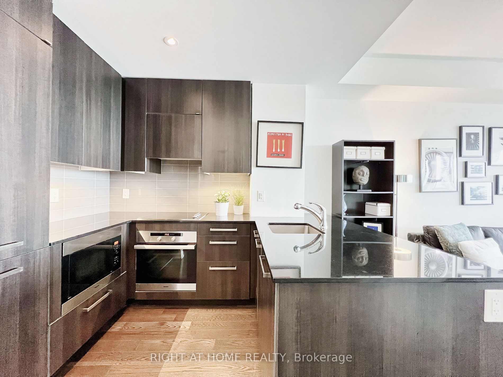 8 The Esplanade N/A 3709