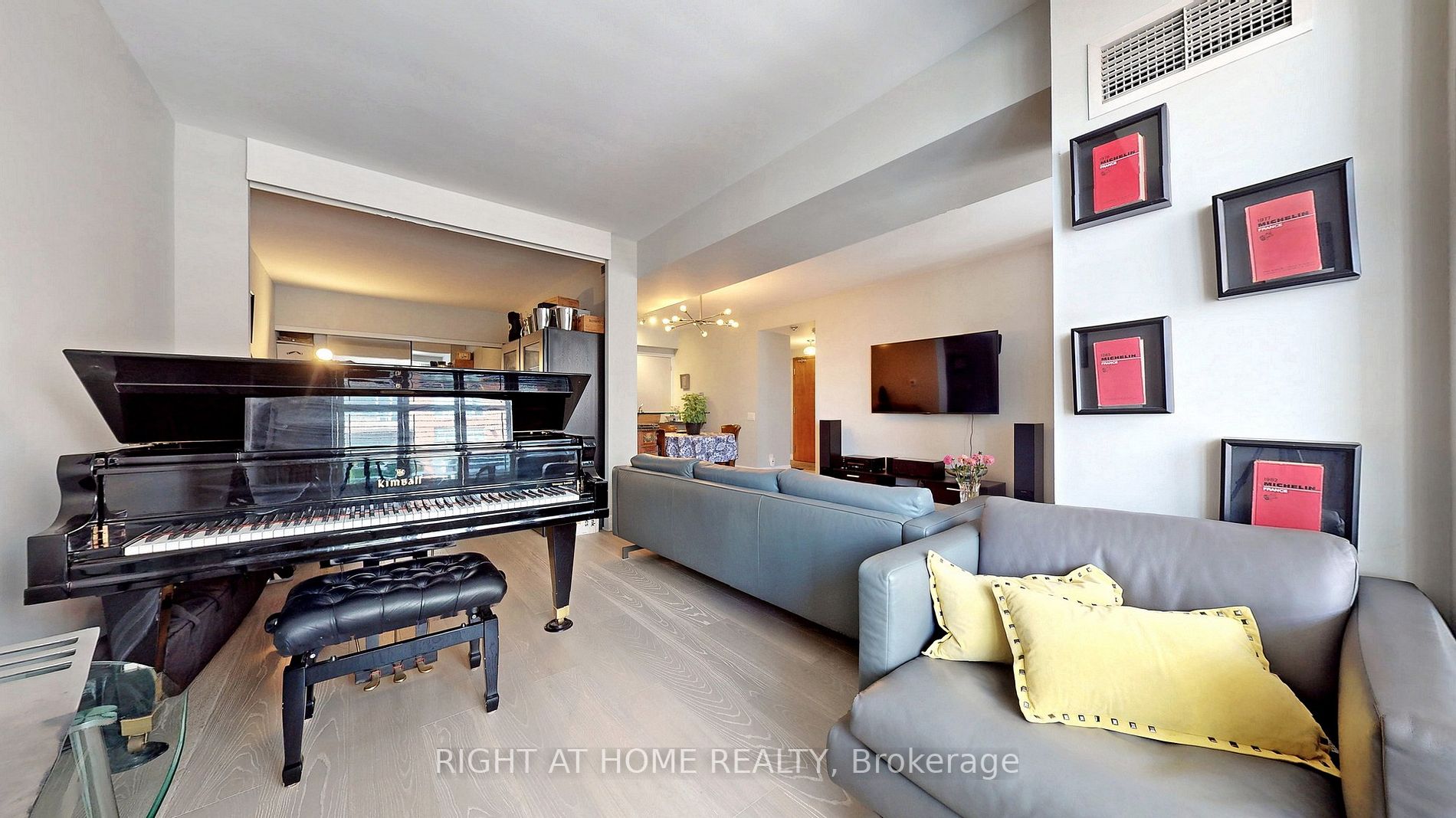500 W Queens Quay 808W