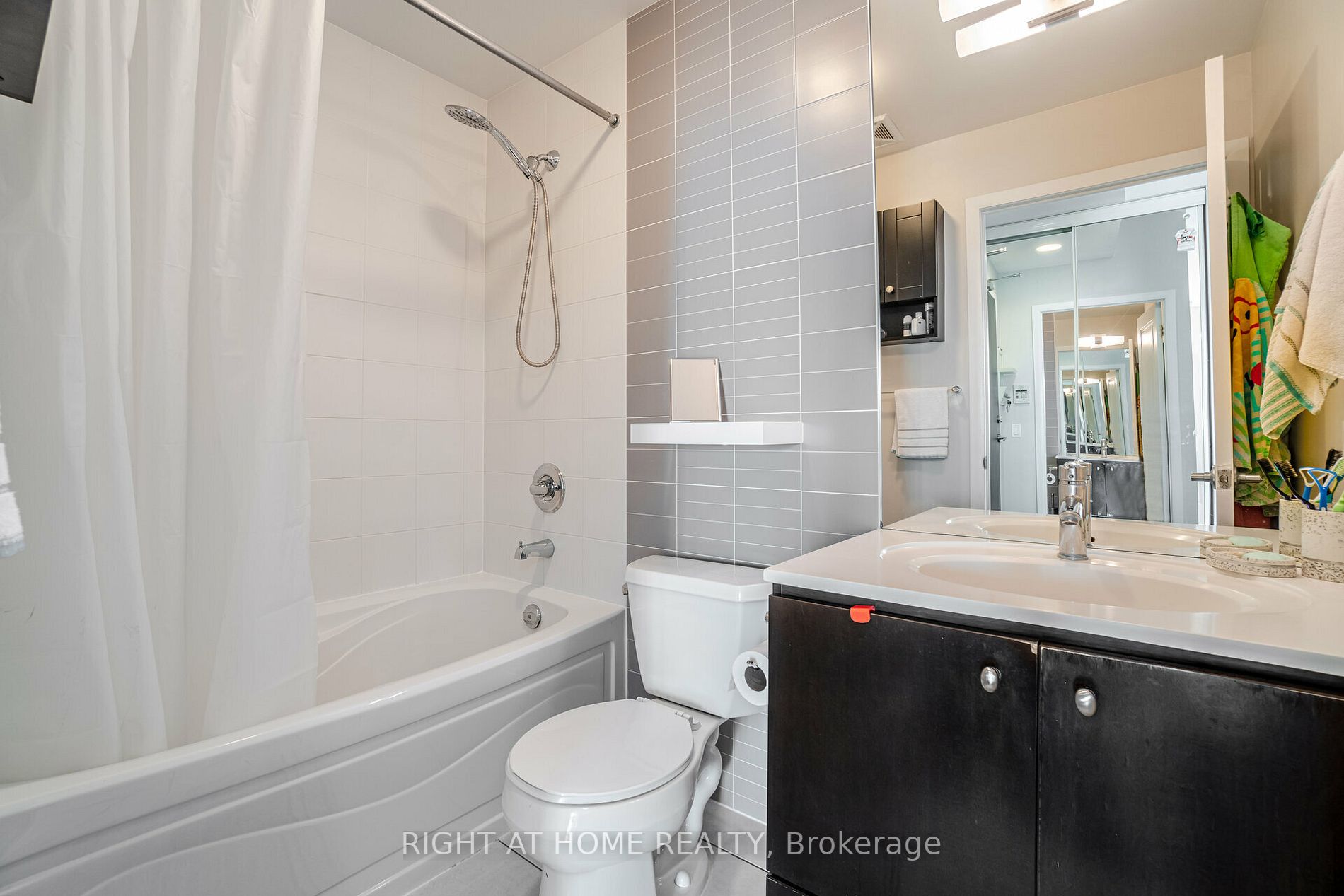 225 Sherway Gardens Rd 1210
