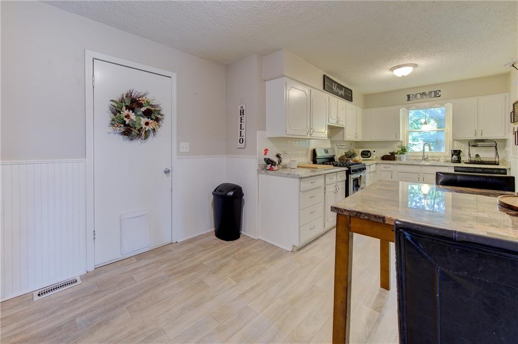 5519 NW Meadowvale Drive