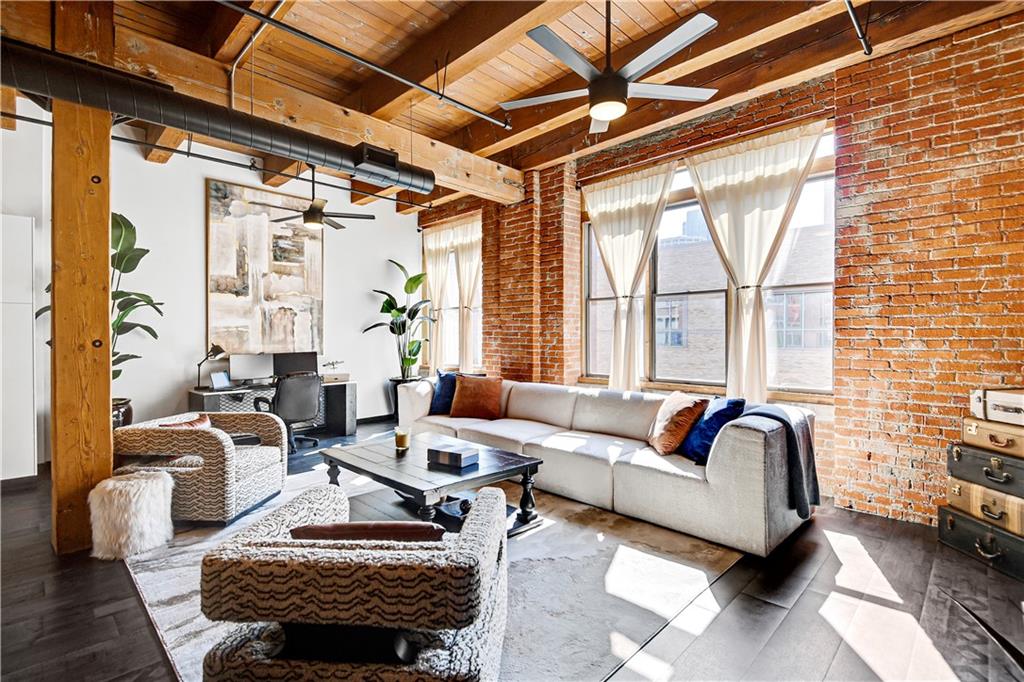 306 W 7th Street 302