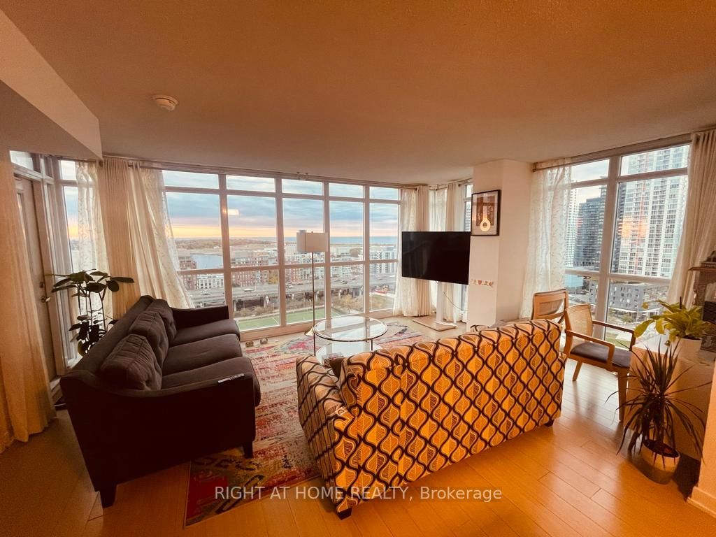 10 Capreol Crt 1809