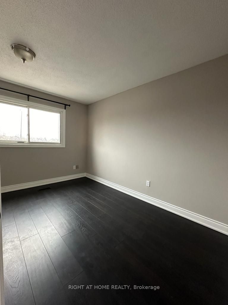 365 Tailfeather Cres 28