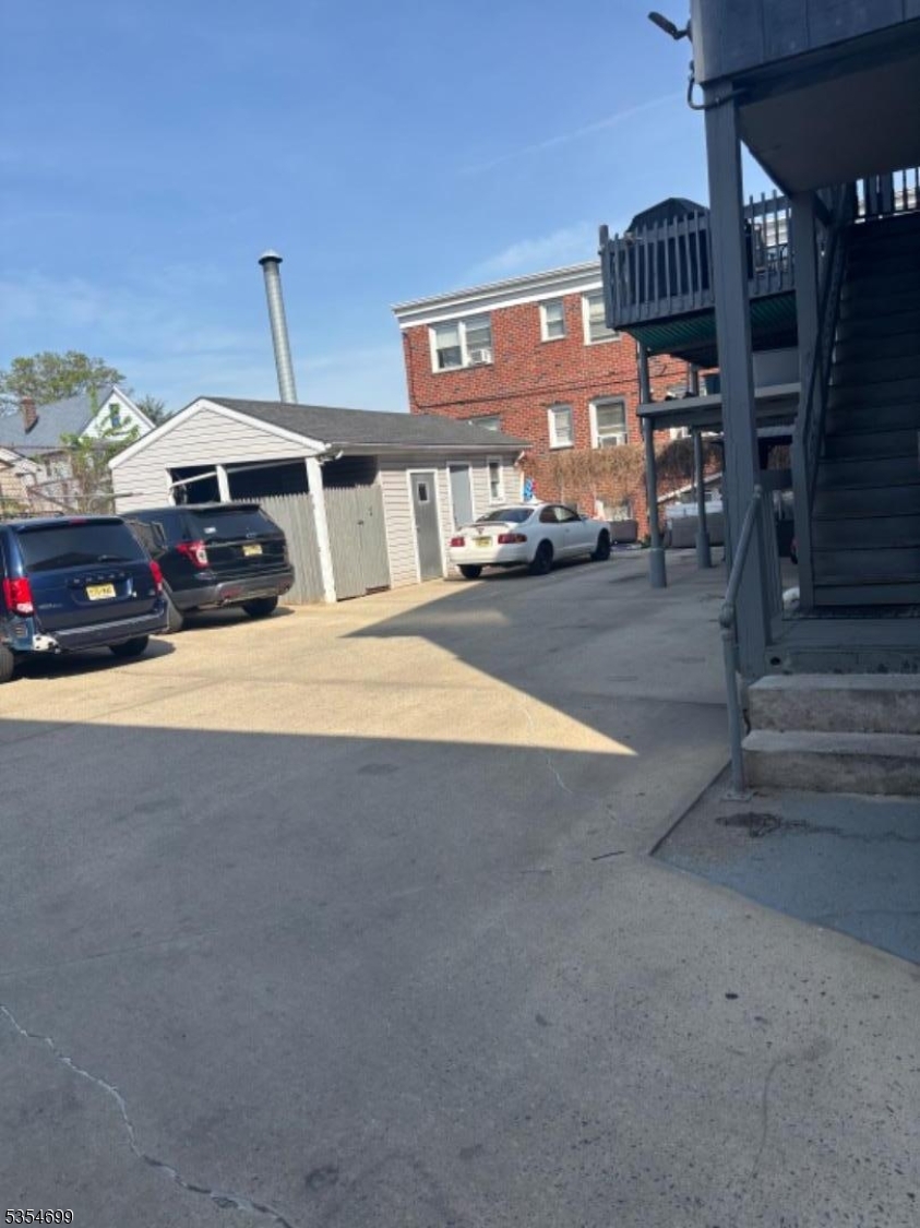 24 Lyons Pl 4