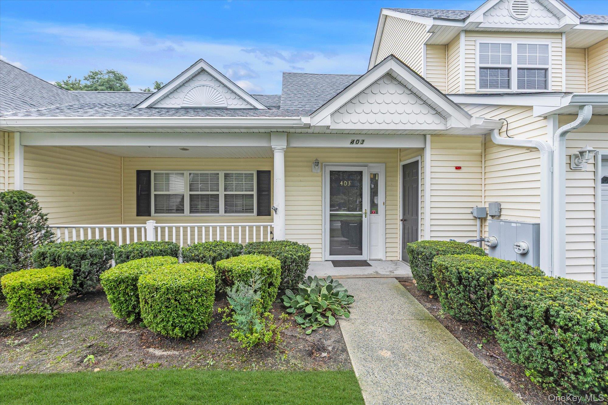 Sunken Pond Estates. 55+ Community in Riverhead. Conveniently located. Sunken Pond Estates offers a vibrant lifestyle just minutes from top-tier restaurants, shopping, medical facilities, golf courses, renowned North Fork wineries, breweries, and farm stands. This is the Maidstone Model. The main level has the primary bedroom with a walk-in closet and attached full bathroom, the living room with vaulted ceilings, dining room with sliders to the back yard patio, updated eat in kitchen, washer/dryer and access to the 1-car garage.Ample closets throughout the unit.Entire unit freshly painted.