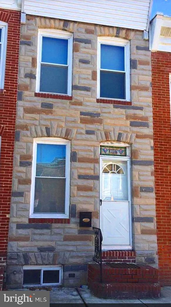 GREAT LOCATION! 3 BLOCKS FROM CANTON SQUARE, 4 BLOCKS FROM PATTERSON PARK, 2 BEDROOM UPDATED RENTAL IN A CONVENIENT CANTON NEIGHBORHOOD. RELAX ON YOUR COVERED BACK PORCH WITH PRIVATE YARD. GORGEOUS FLOORING AND NEUTRAL PAINT THROUGH OUT UNIT. FEATURES ONE FULL AND A HALF BATH AND LAUNDRY AREA. CONCRETE WALLS AND FLOORS PAINTED. PETS ACCEPTED ON A CASE BY CASE BASIS