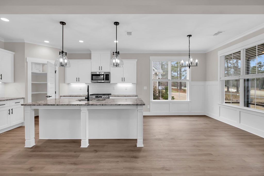 203 E Gunnery Court