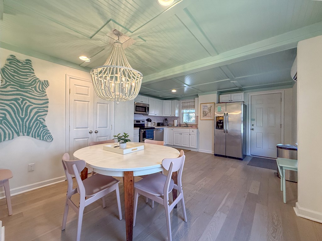 521 Mason Ave 578