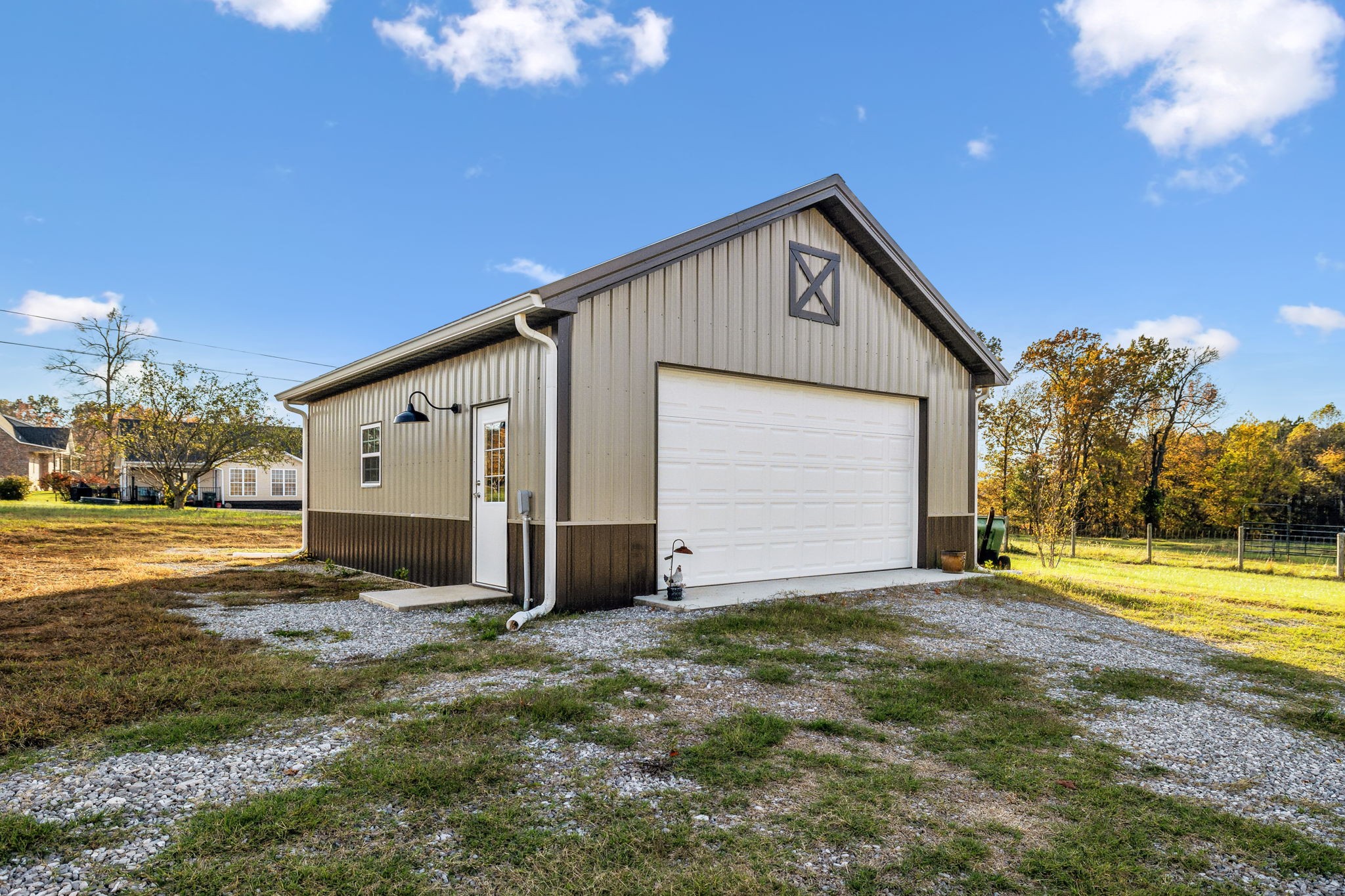 5881 Highway 31 W