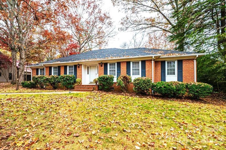 Lake Hickory Lakefront Homes for Sale