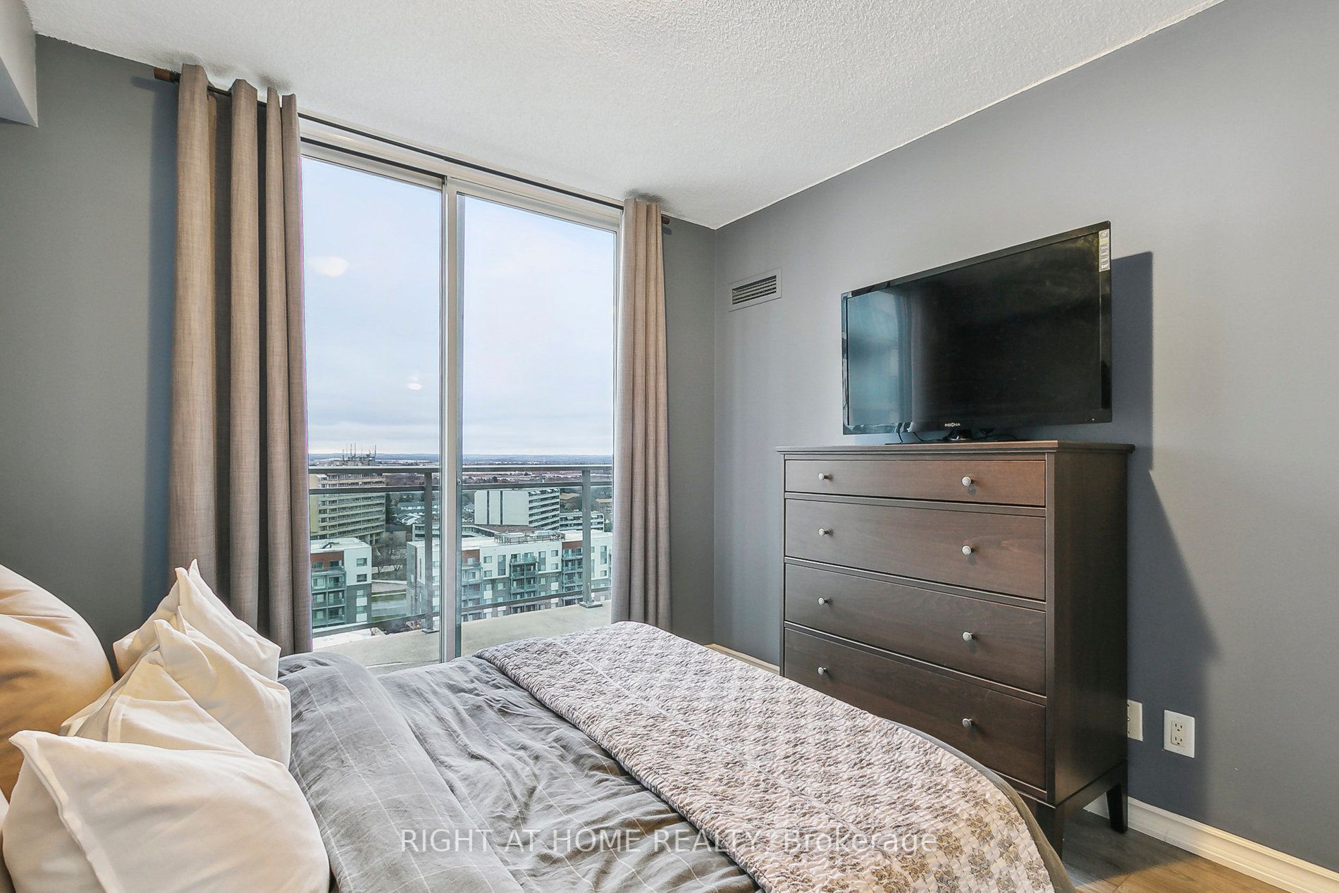 8 Rosebank Dr 17K