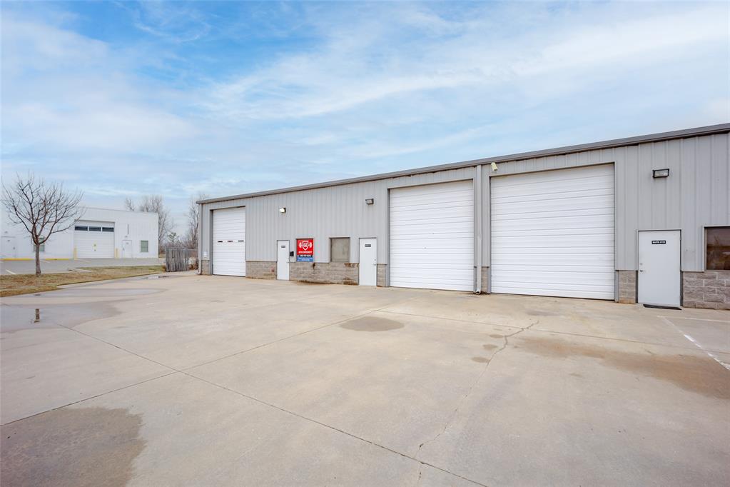 FOR LEASE! Located at 2709 Bart Conner, Suite 113, this space includes a 242-square-foot office, an ADA-compliant restroom, and a 1133-square-foot warehouse. The warehouse has a 12' x 14' overhead door with an operator, unit heater, LED lighting, and a 16-foot clearance height. The space includes four parking spaces, and a minimum lease term of three years is required. Don't miss this opportunity! **Available March 1, 2026.**