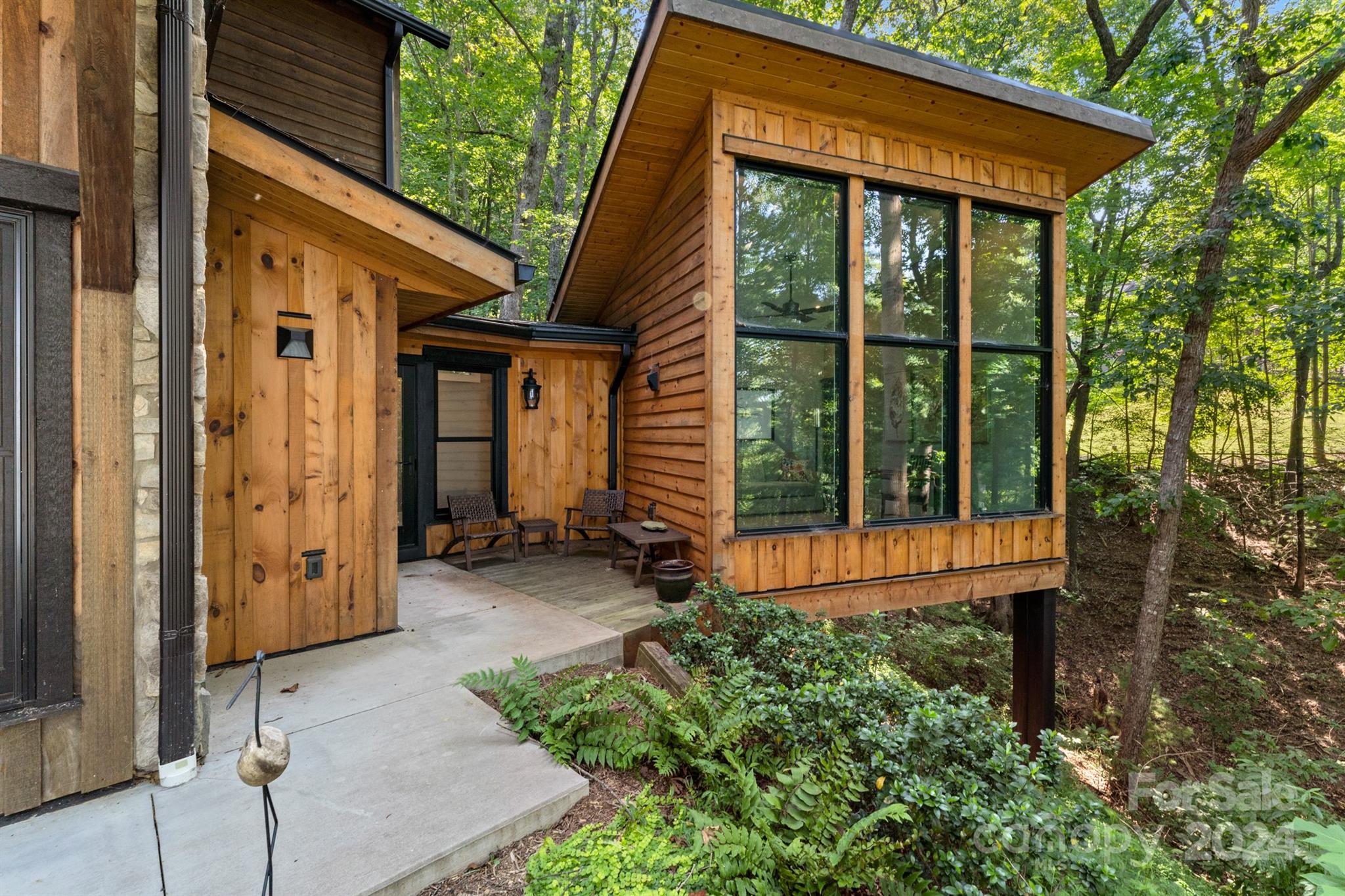1610 Lillians Point Court