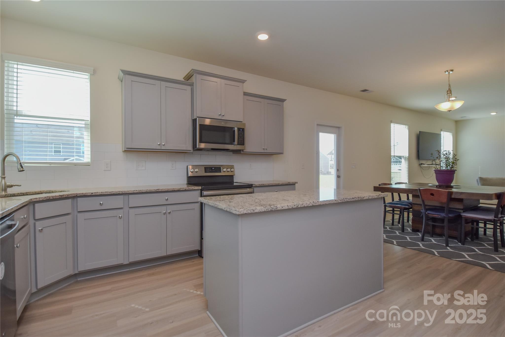 139 W Neel Ranch Road