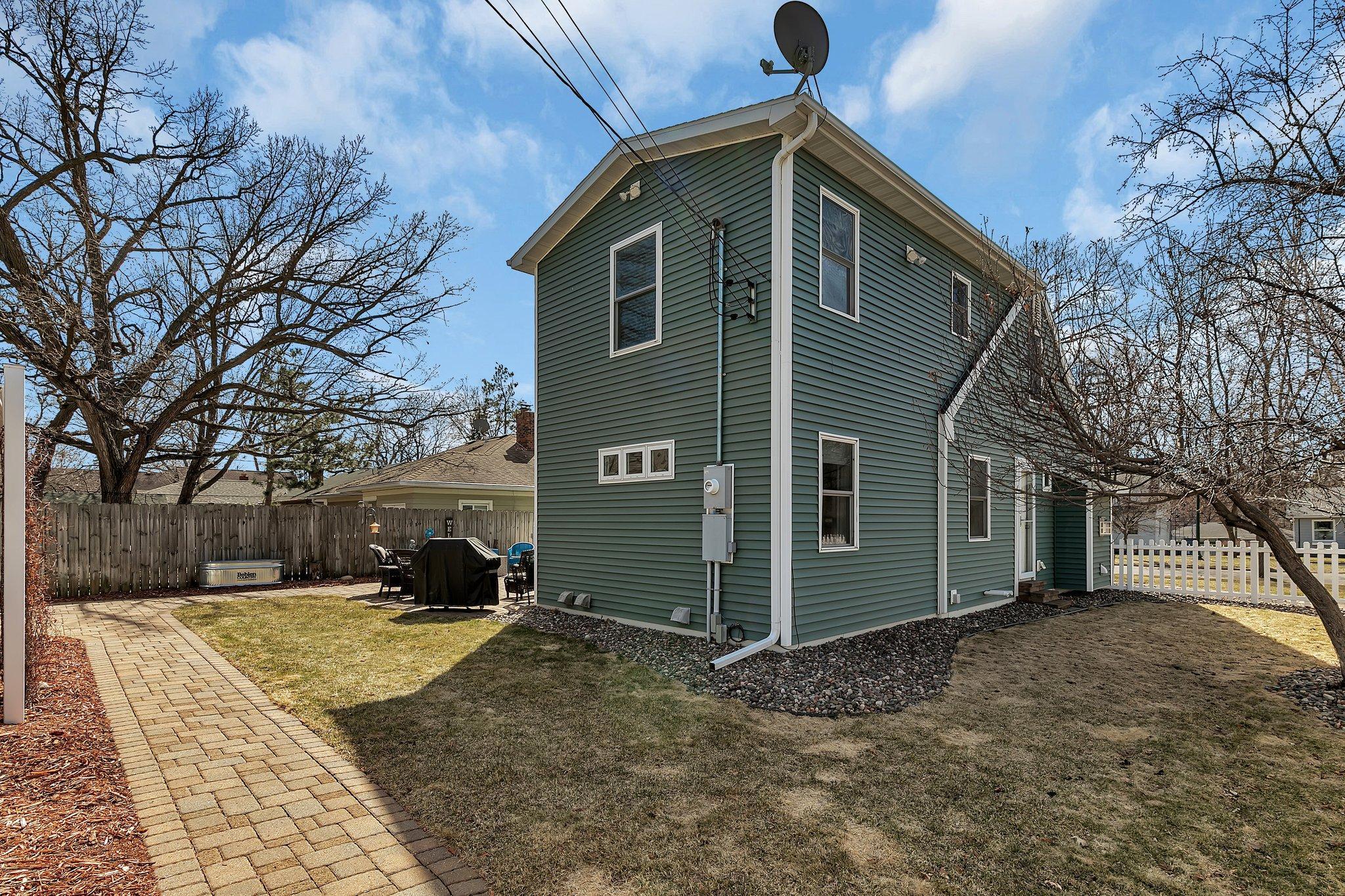 1200 Kilian Boulevard SE