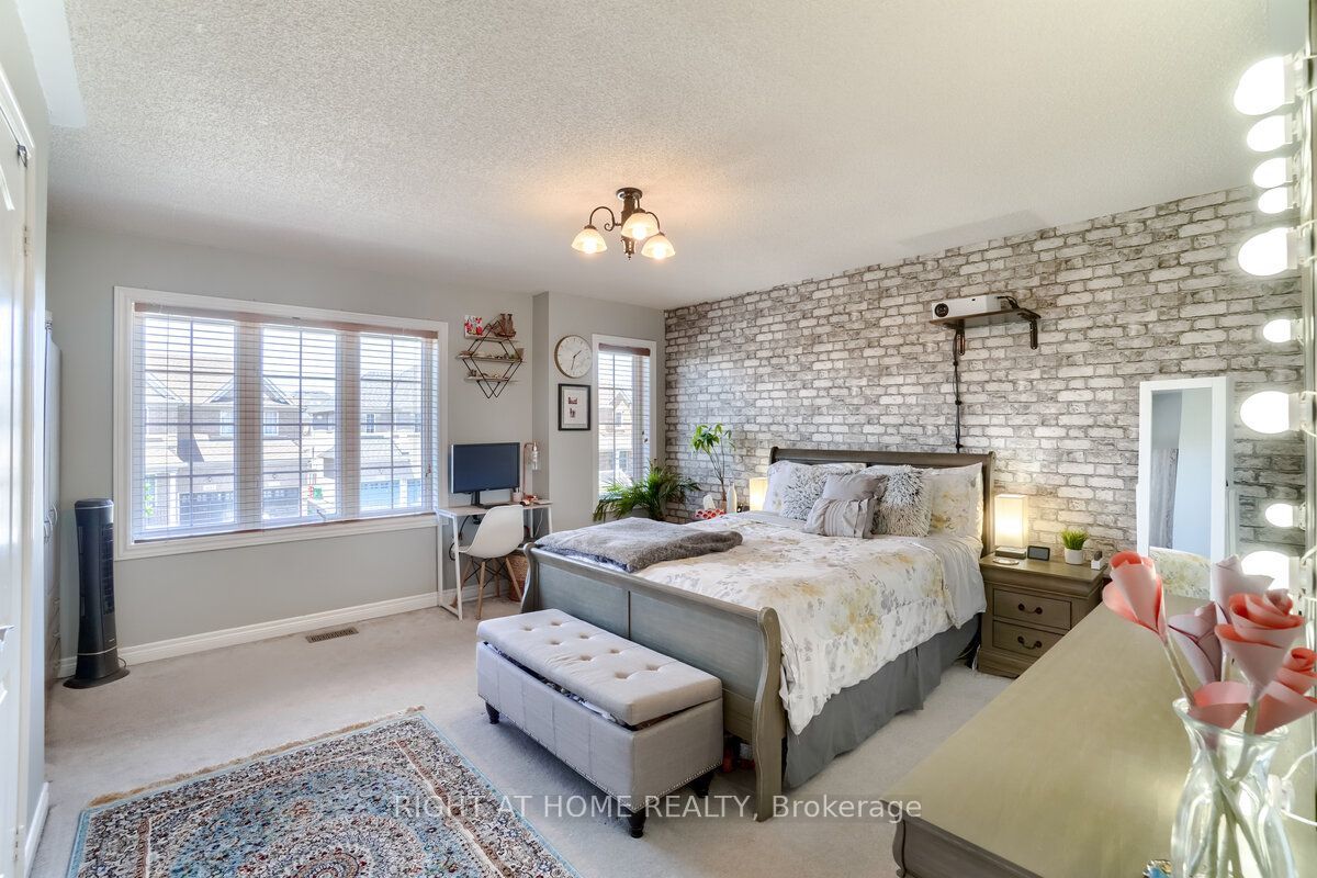 3020 Hawktail Cres L5M 6W3