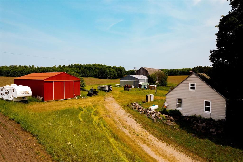 680 contiguous acres along Beckett and down to Waters Rd including 3 houses, outbuildings, and pole barns. Prime hunting, farming, and/or investment opportunity.