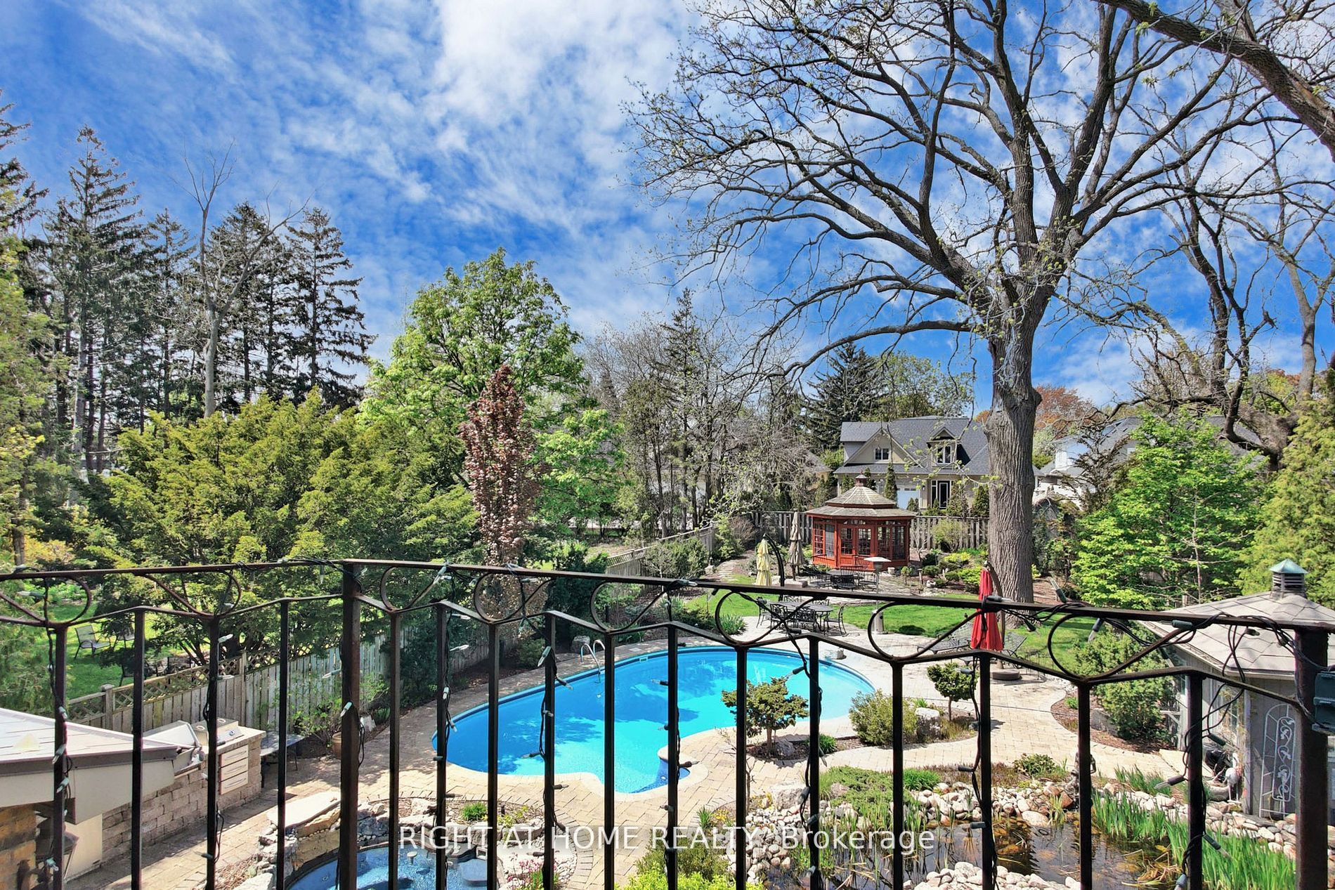 375 W Lakeshore Rd