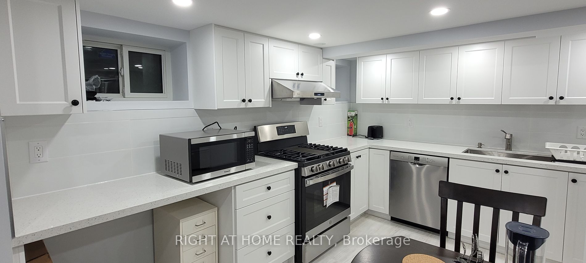 11 N Lesterwood Cres