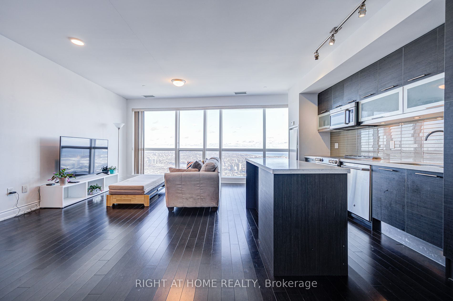 388 Yonge St 7405 B