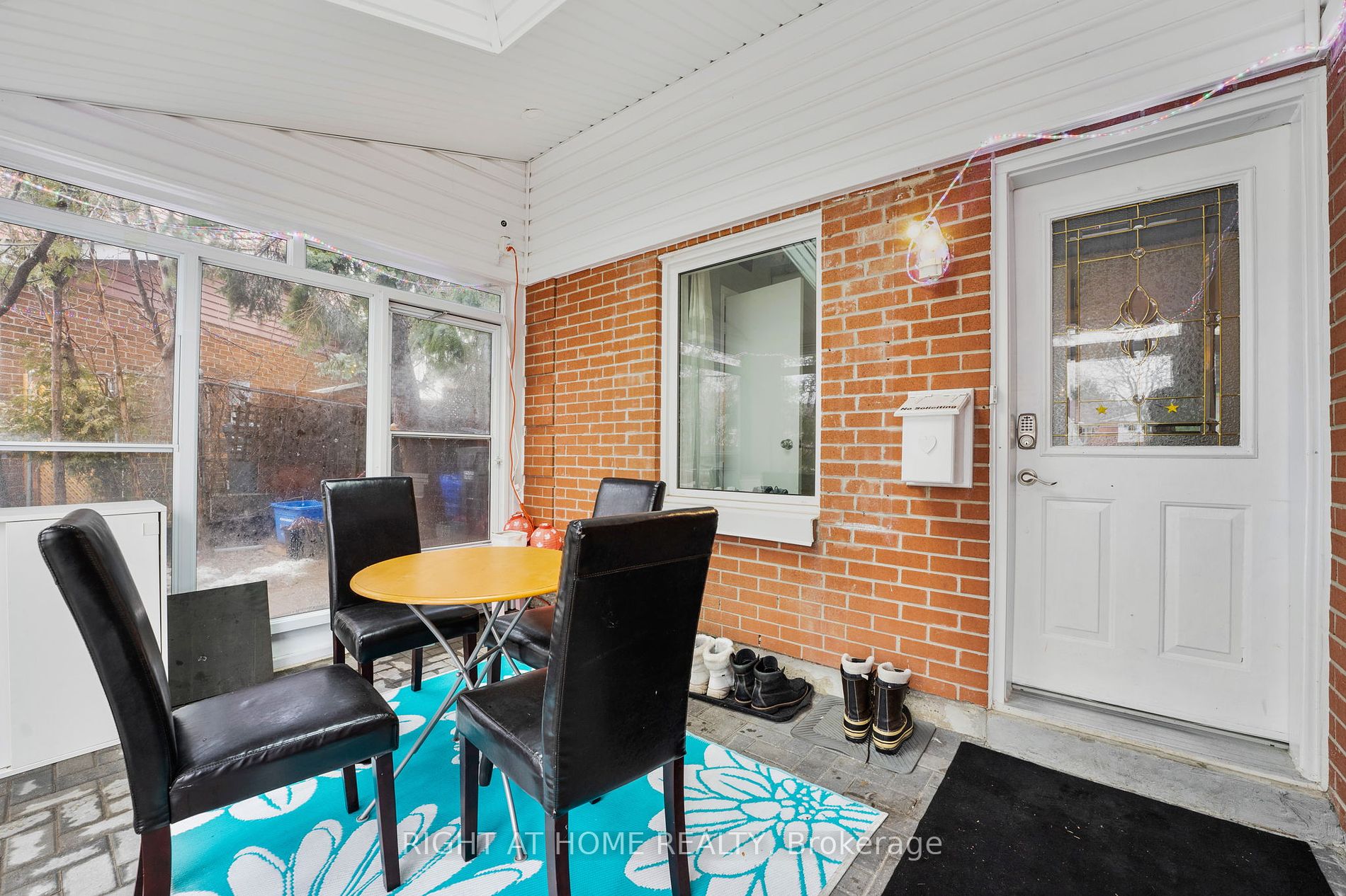 24 Jeanette Pl