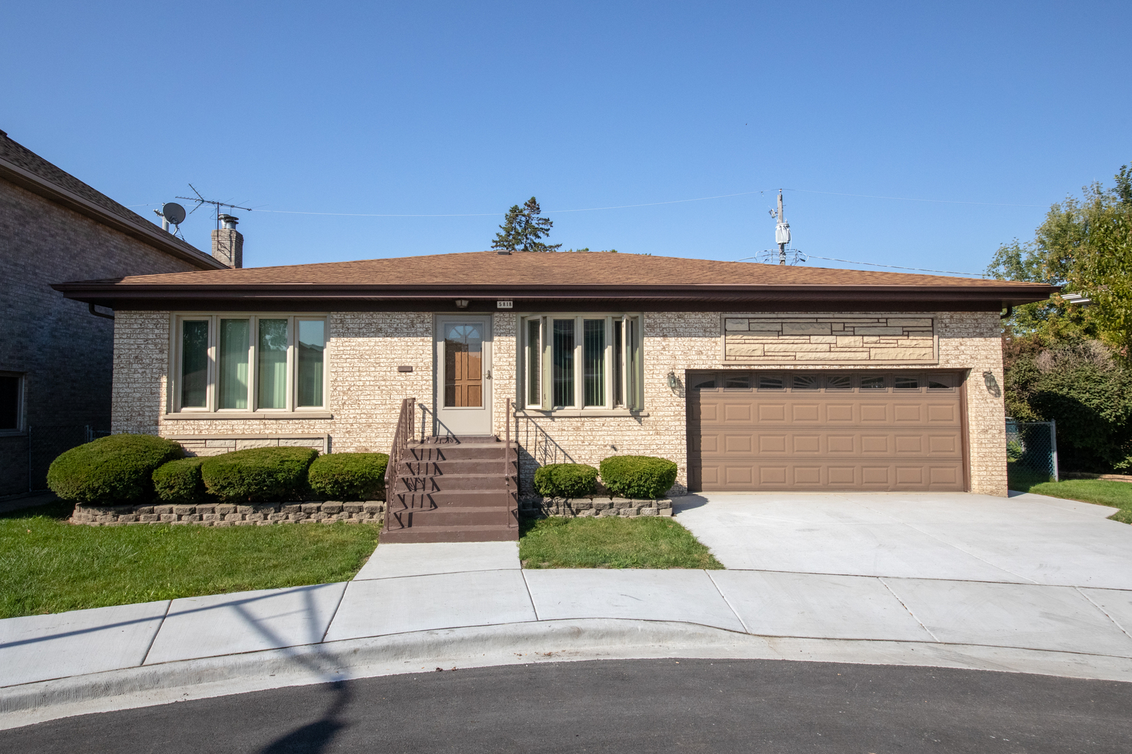 Beautifully maintained raised ranch with 3 spacious bedrooms and two bathrooms, including master bath.  Hardwood floors, eat-in kitchen, attached garage.  Great location near highway.