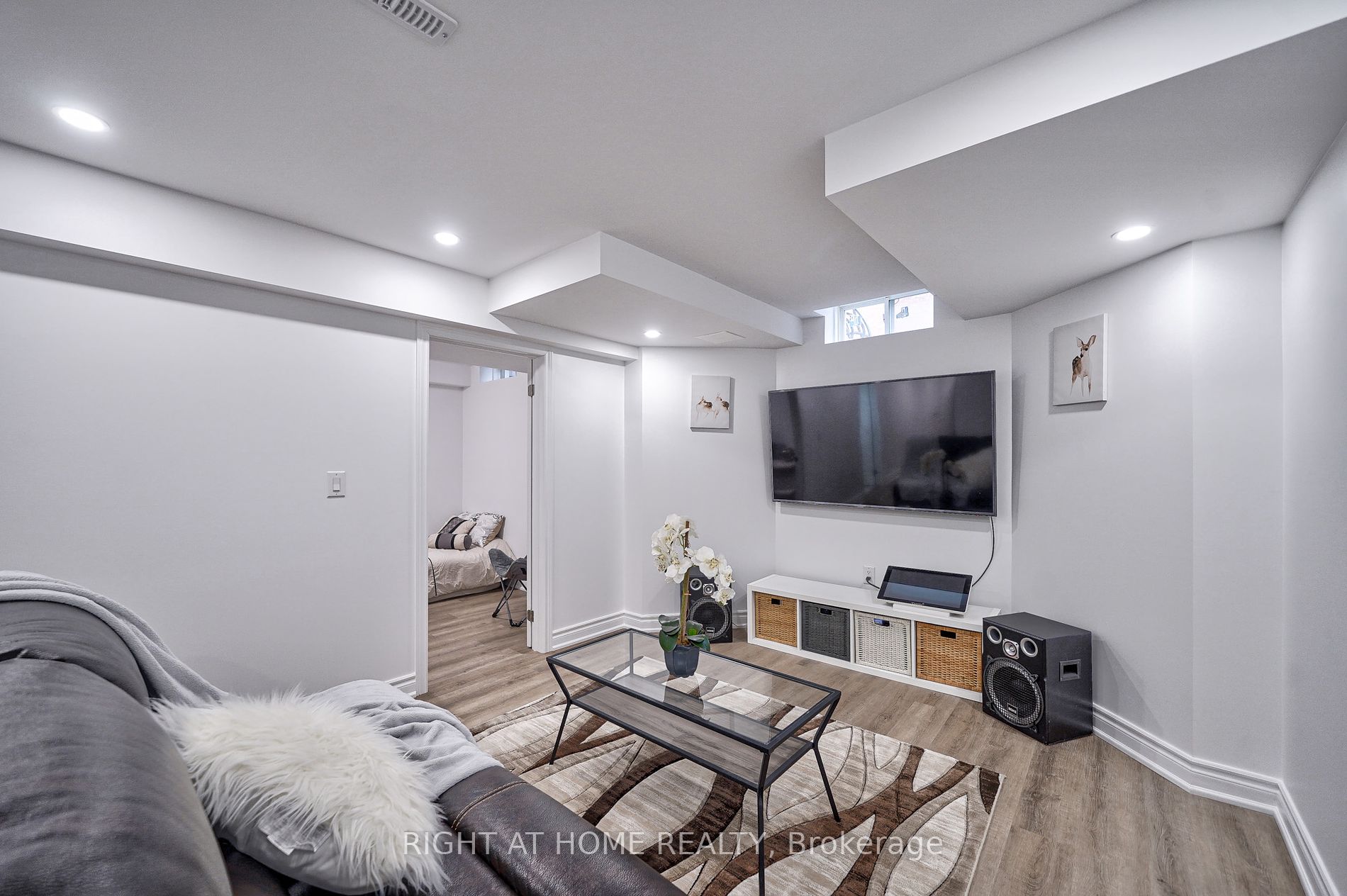 398 Messure Cres