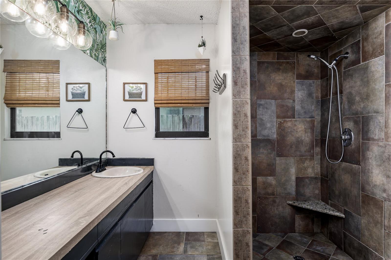 5012 Woodlawn Circle W