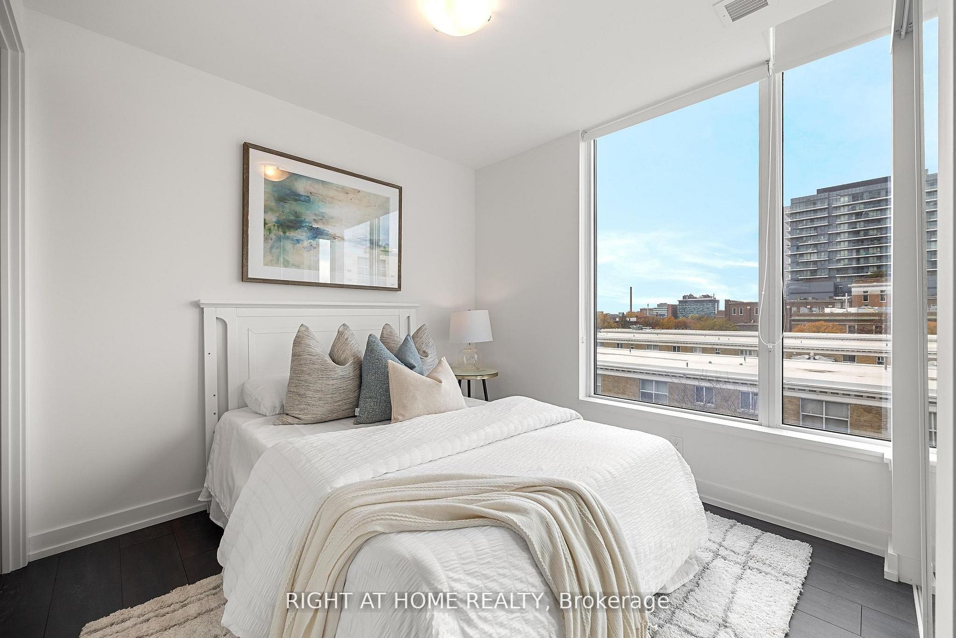 203 College St 504
