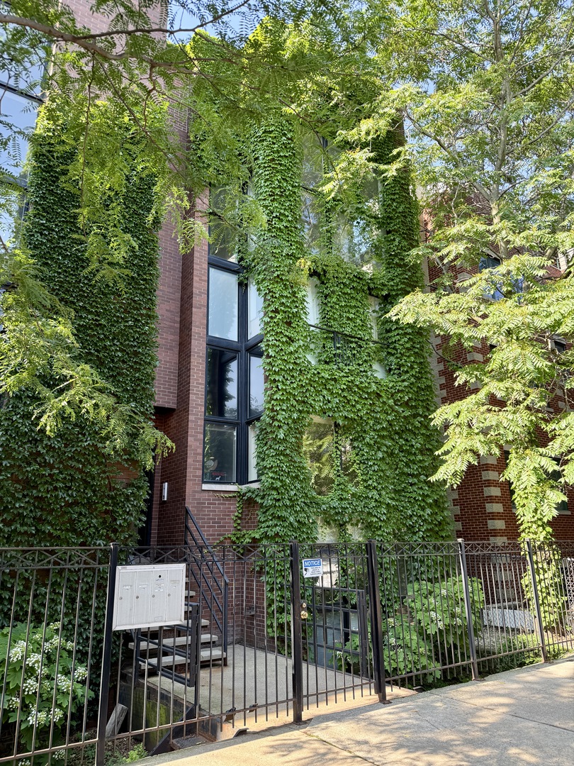 AMAZING OPPORTUNITY TO BE IN A HIGHLY SOUGHT-AFTER AREA OF WICKER PARK! HUGE DUPLEX DOWN LIVES LIKE A SINGLE-FAMILY HOME! THIS 3BED/2.5 BATH CONDO OFFERS A LARGE FIRST FLOOR LAYOUT THAT FLOWS FROM LIVING ROOM, TO DINING ROOM TO KITCHEN AND INCLUDES LARGE KITCHEN ISLAND AND ROOM STILL FOR A DINING ROOM TABLE. FIRST FLOOR INCLUDES FIREPLACE, HALF BATH AND PRIMARY BEDROOM COMPLETE WITH MASSIVE ENSUITE BATHROOM AND WALK-IN CLOSET. LOWER LEVEL PROVIDES HUGE FAMILY ROOM, TWO ADDITIONAL GOOD-SIZED BEDROOMS AND FULL BATH. HOME OFFERS REAR BALCONY AND DEDICATED PRIVATE GARAGE ROOF DECK! ONE GARAGE PARKING SPACE INCLUDED IN THIS INTIMATE 4-UNIT BOUTIQUE BUILDING. ENJOY SUPERB WALKABILITY IN ONE OF CHICAGO'S MOST POPULAR NEIGHBORHOODS WHILE BEING 5 MINUTES FROM THE EXPRESSWAY!