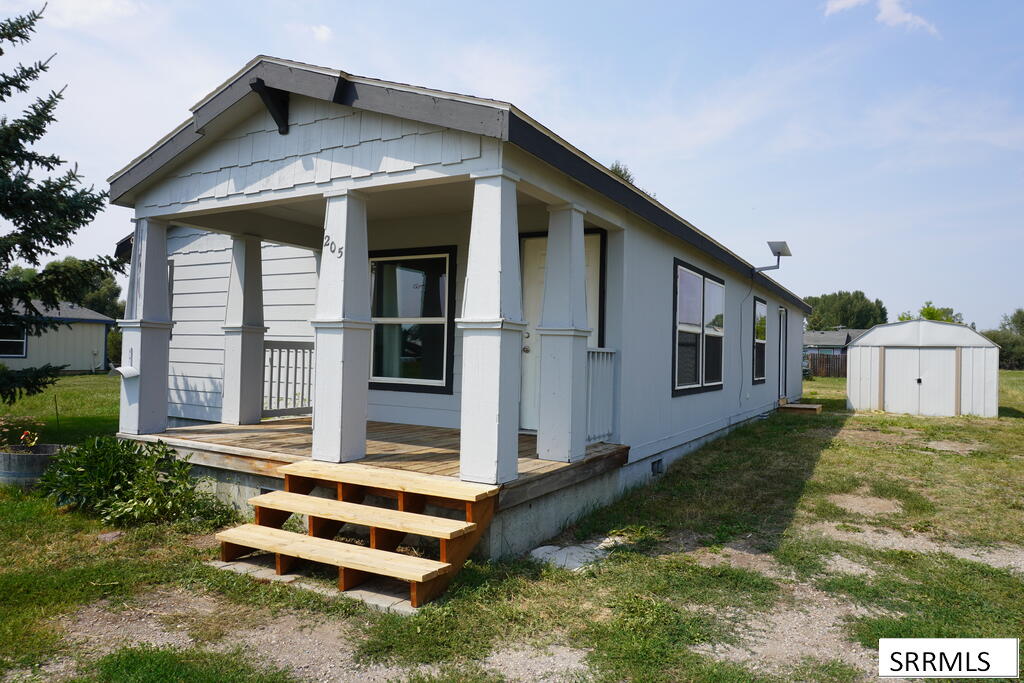 205 E Opal Avenue
