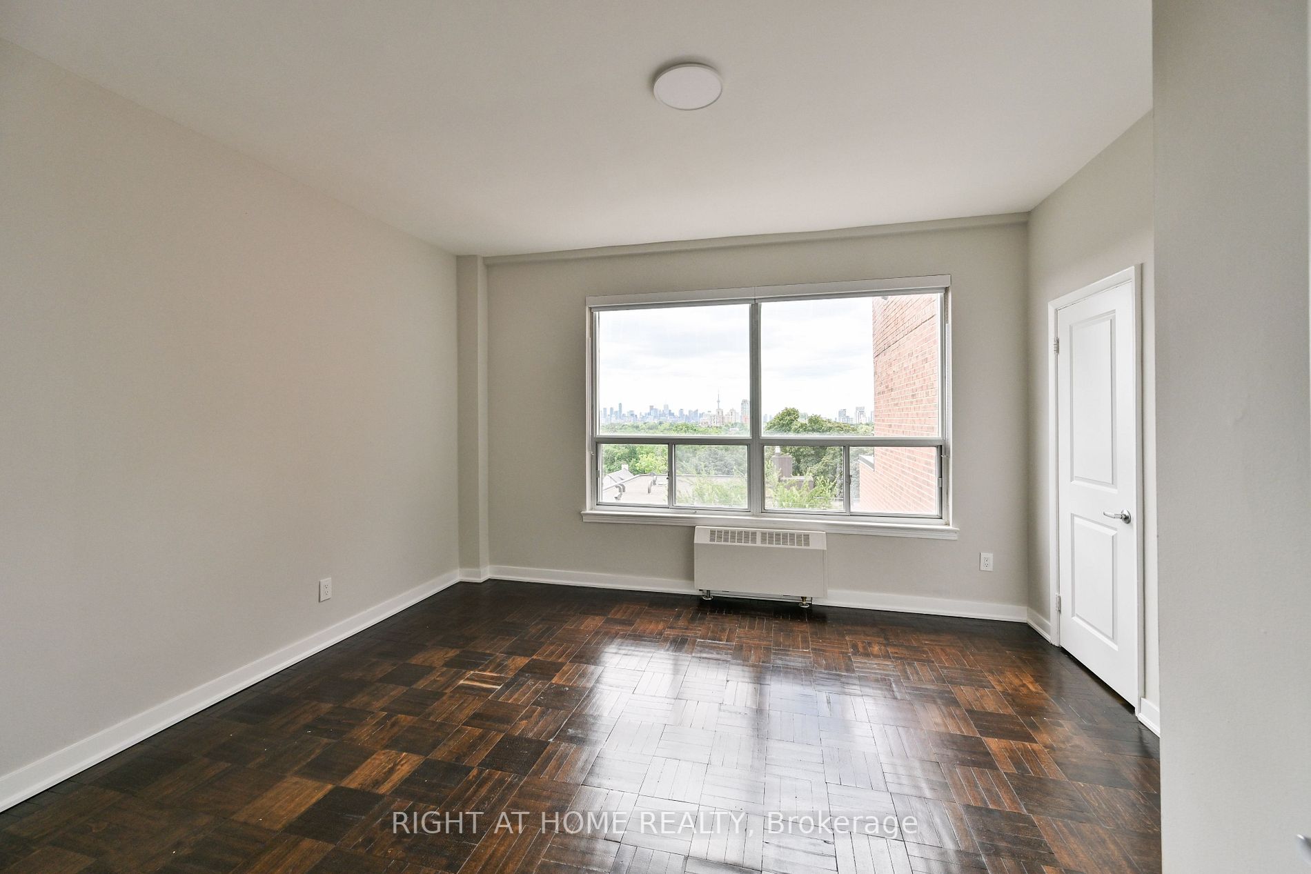 780 W Eglinton Ave 606