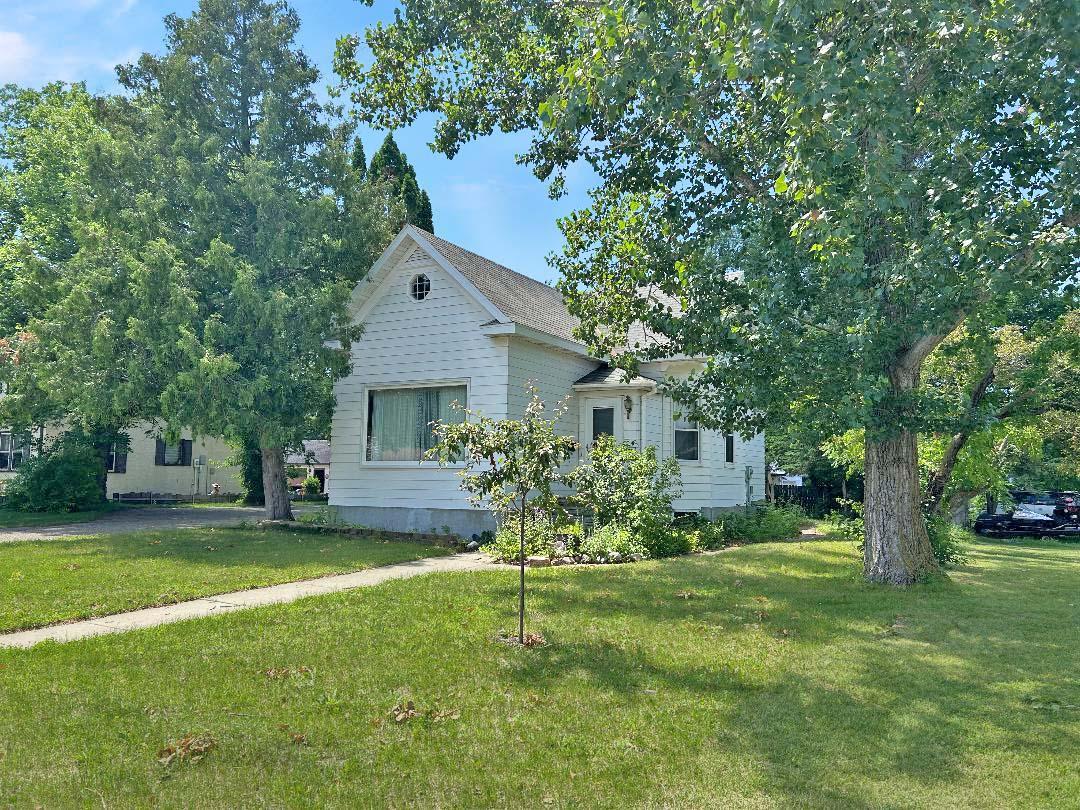 Nice clean move in ready 2-bedroom 1 bath home with desirable location. Nice spacious kitchen ding and living room. Main floor laundry and very nice private back yard. All this makes for a nice quality home at an affordable price.