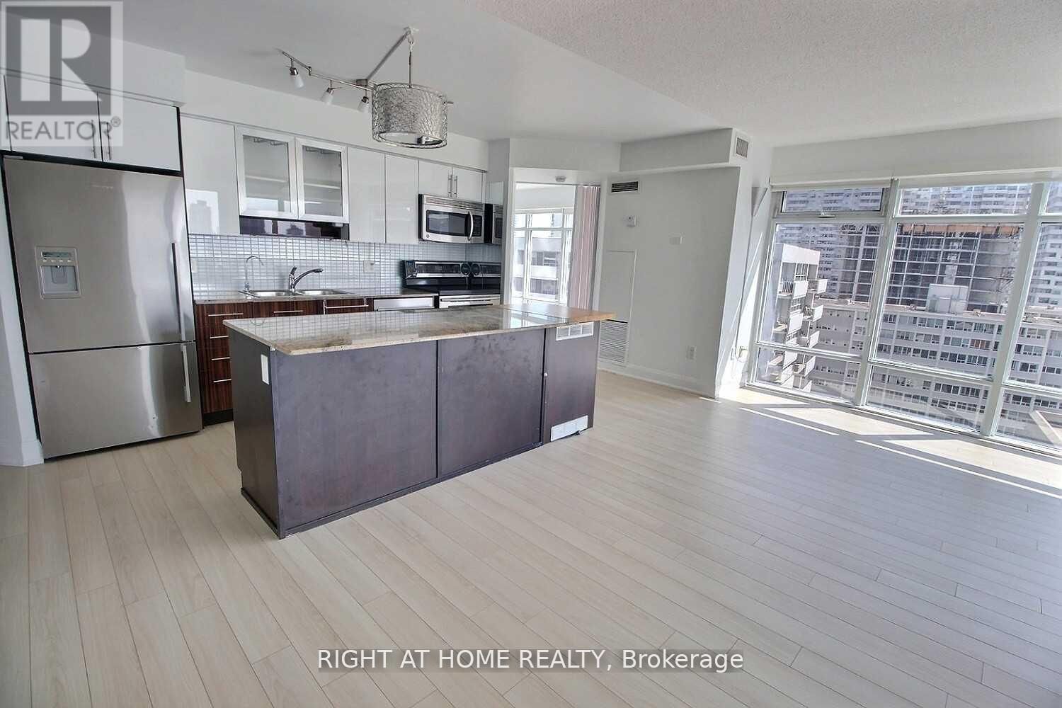 2191 Yonge St 1802