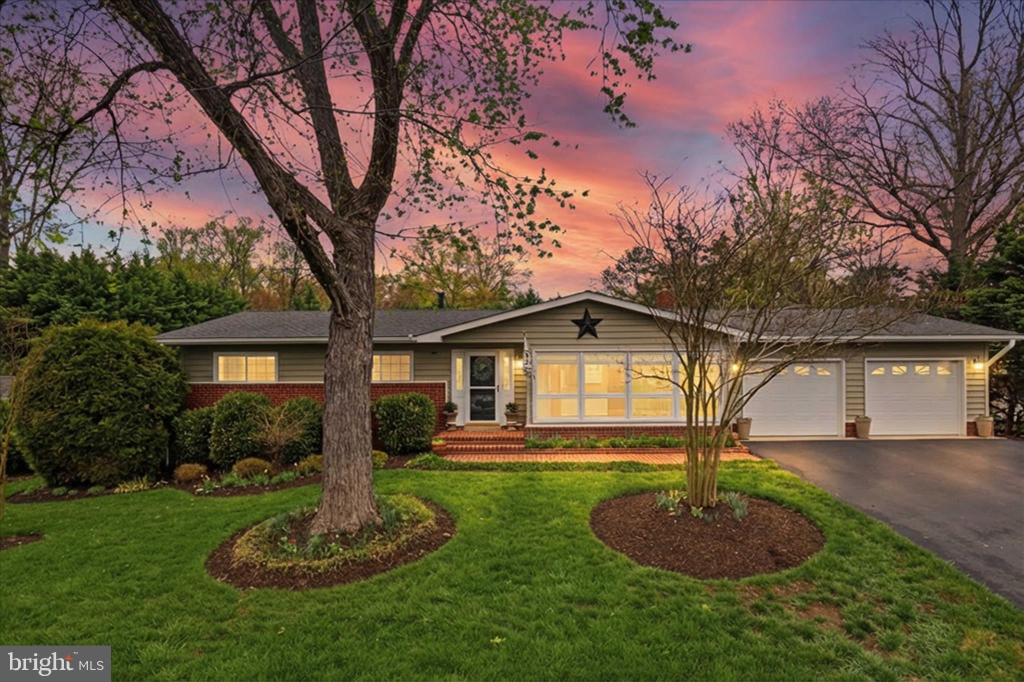 4404 Phylliss Street