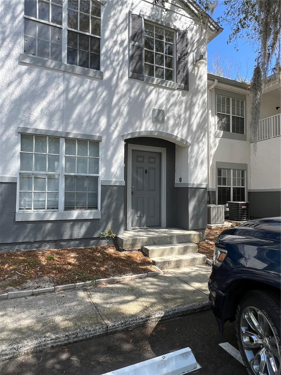 24 hour security gated community close to Universal and Valencia College. on Turkey Lake with fishing pier. Gym, playground.