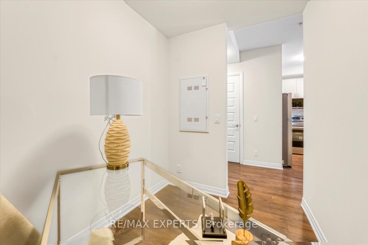 1105 E Leger Way 527