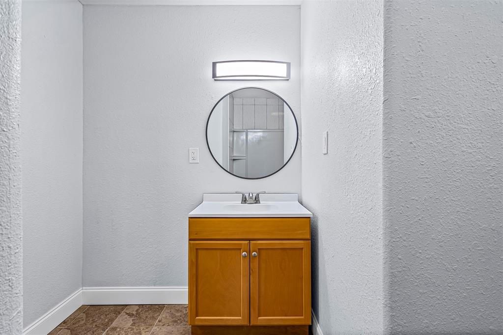 3350 Kingsbury Avenue