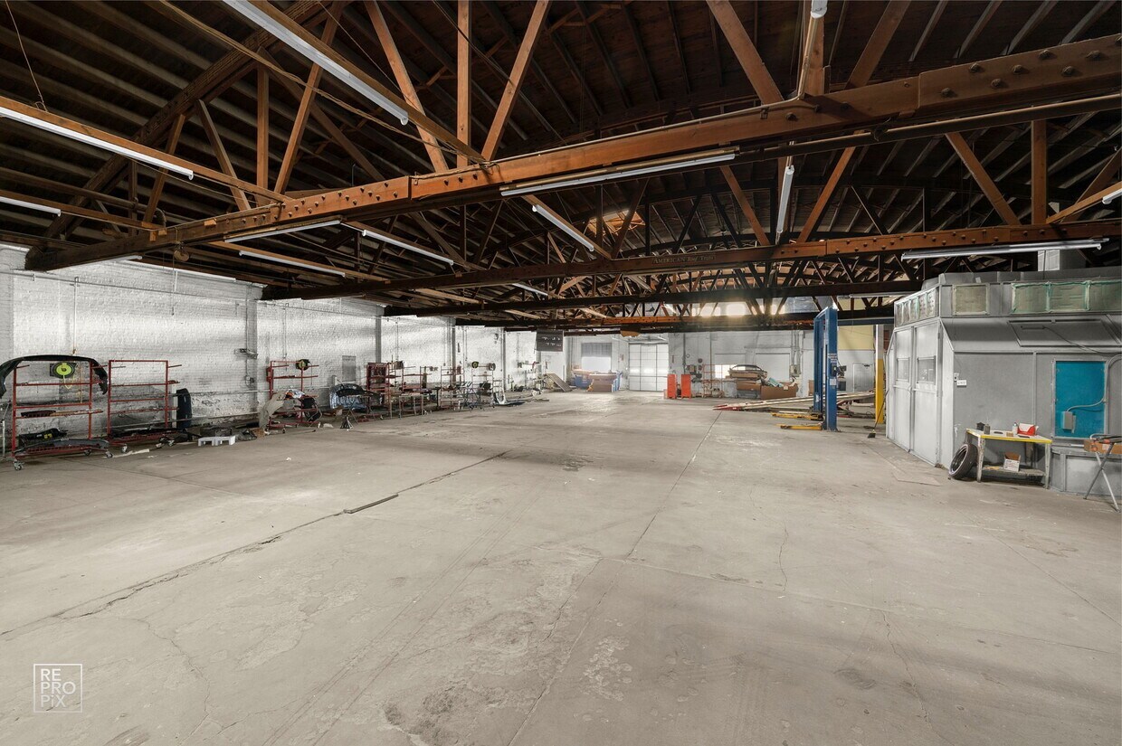 1123 W Catalpa Avenue